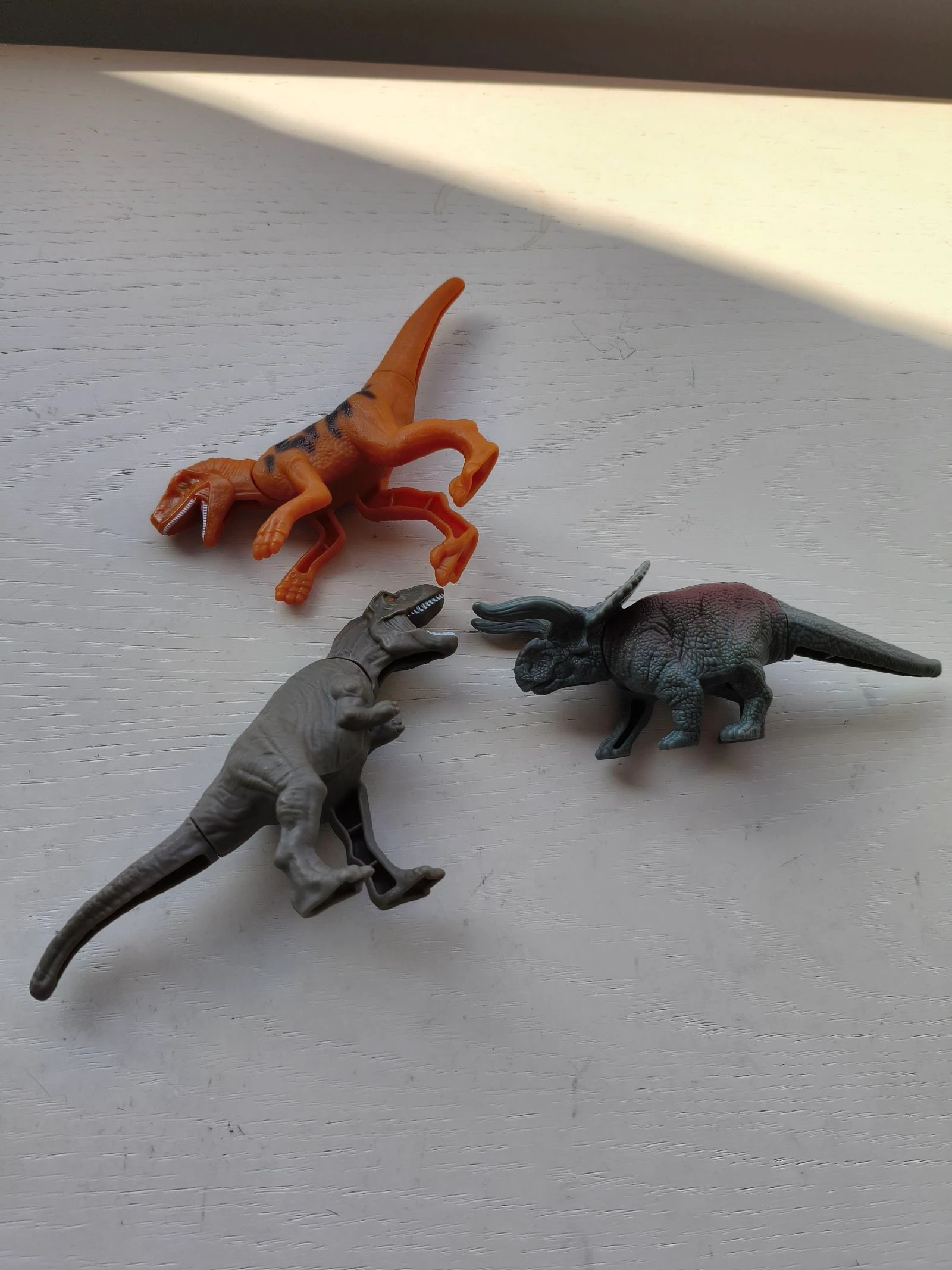 Juguetes de McDonald's de dinosaurios de la colección 2024 – photo 6